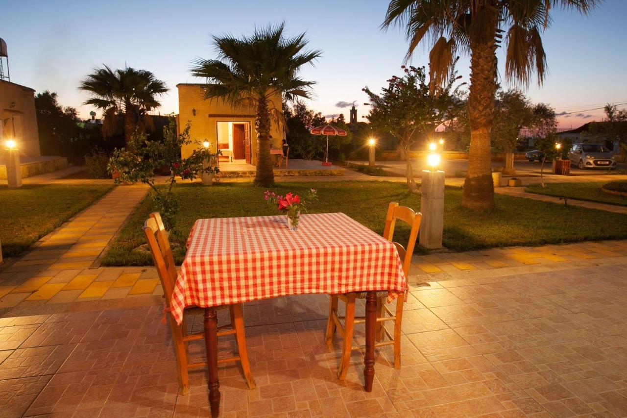 Glaro Garden Hotel Agia Trias Buitenkant foto
