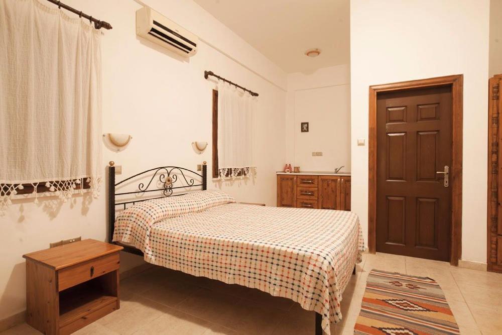 Glaro Garden Hotel Agia Trias Buitenkant foto
