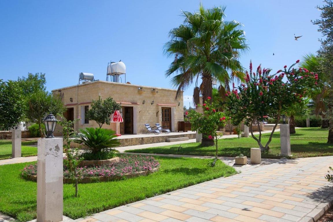 Glaro Garden Hotel Agia Trias Buitenkant foto