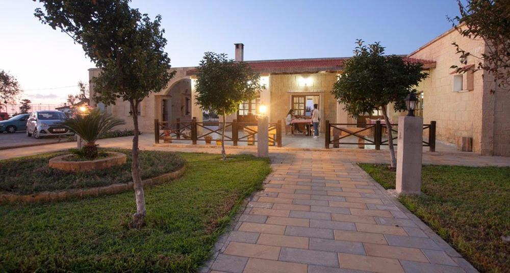 Glaro Garden Hotel Agia Trias Buitenkant foto