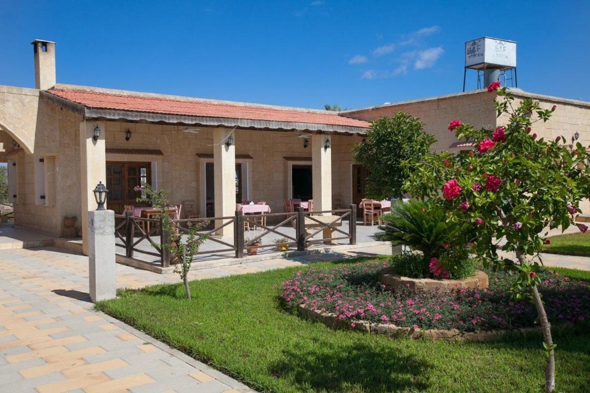 Glaro Garden Hotel Agia Trias Buitenkant foto